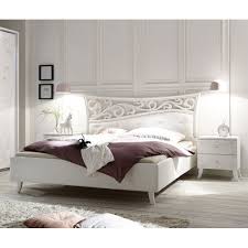 Sa profondeur n'est que de 92 cm, ses longueurs s'étagent entre 170 et 200 cm, idéales pour de petits appartements. Lit 160x200 Bois Blanc Esmeralda Dansmamaison