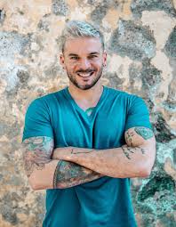 Pedro Capo Photo 04 Ankh Tv Cuatro abrazos y un café apenas me desperté y al mirarte recordé que ya todo. pedro capo photo 04 ankh tv