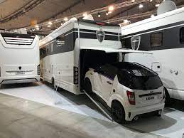 Zwischen den achsen ist eine garage. Ein Pkw Fur S Wohnmobil Die Leichte Alternative Zur Konkurrenz