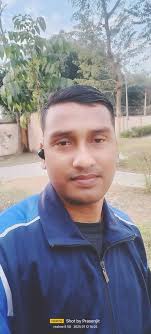 Action. Riding down to the jump.