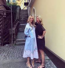 Ta na ni velmi dá, co se týká vzhledu a nechá si od simony radit. Simona Krainova Vyzera 10 Rokov Rovnako Toto Su Letne Stylingy Na Ktore So Svojou Postavou Vsadza Galeria 2 Feminity Sk