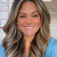 Carla Roque's Instagram, Twitter & Facebook