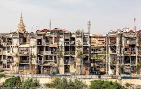 Résultat de recherche d'images pour "white building phnom penh"