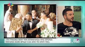 Επίσης έχει υπάρξει παρουσιάστρια τηλεοπτικών εκπομπών, καθώς και ραδιοφωνική παραγωγός. Triantafyllos To Makroxronio Flert Sth Giatro Syzygo Toy Dhmhtra Siampanh Poy Katelh3e Se Gamo
