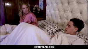 Big Ass MILF Step Mom Sex With Young Step Son While His step Dad Is Gone -  XVIDEOS.COM