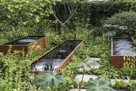 Erst das element wasser lässt einen garten vollkommen erscheinen, bietet es doch vielen lebewesen einen lebensraum und lässt die sinne zur ruhe kommen. Pin Auf Garten Teich