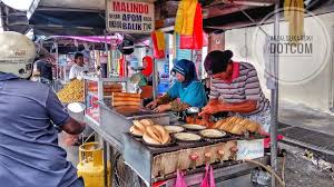 Sandaran lengan berguna sebagai penopang, dan cukup rendah untuk memungkinkan anda menarik kursi ke bawah meja agar lebih dekat dengan piring, serta menghemat tempat ketika tidak digunakan. Pin On Bar
