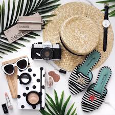 O Que E Flat Lay E Porque Nos Amamos Esse Tipo De Foto Dicas De Como Fazer Em Casa Luciana Amaral Digital Design Flatlay Still Photography Ceu Azul