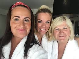 Scots mum jets off to Bali alone to teach kids 'importance of self care'