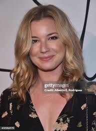 299 photos et images haute résolution de Emily Ellis