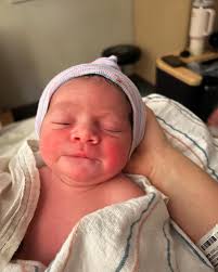 7 dias de vida. 7 dias da Sarinha. 7 dias que me pergunto como vivi tanto  tempo sem você 🤍