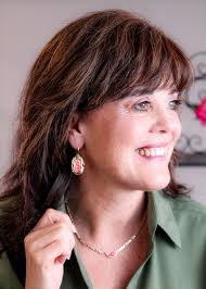 Kendra Scott Elisa Figaro Necklace in Iridescent Papaya