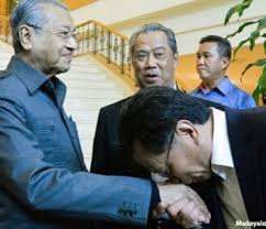 Mohd shafie kemudiannya mengumumkan keluar umno selepas 10 hari penggantungan keahliannya. Bujang Senang Umno Sabah Lega Shafie Apdal Umum Keluar Parti