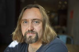 Ber om å bli ledd av midt i alvoret