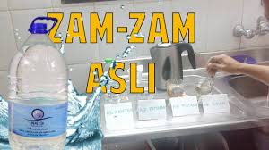 Solihin salah satu pedagang air zamzam di tanah abang mempunyai cara untuk membedakan air zamzam palsu atau asli. Percobaan Air Zam Zam Ph Air Zam Zam Bukti Kehebatan Air Zam Zam Youtube