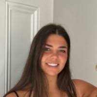 Alicia Arnott's Instagram, Twitter & Facebook