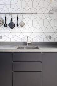 White square tile kitchen splashbacks tiles hop free. 11 Types Of White Kitchen Splashback Tiles Best White Tiles For Your Kitchen