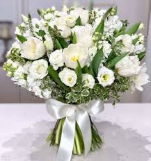 Jj's house offers tons of affordable wedding flowers and wedding bouquets in a variety of materials, such as silk wedding flowers and satin ones. The Best Wedding Bouquet Flowers In 2021 Blog Floral 5