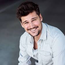 Erfahre alles über die deine lieblingsdarsteller. Interview Schauspieler Max Beier Aus Sturm Der Liebe Immer Dieser Stress An Der Fleischtheke Interviews