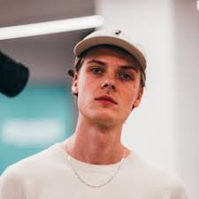 Listen to Sebastian Kamae & Intoku