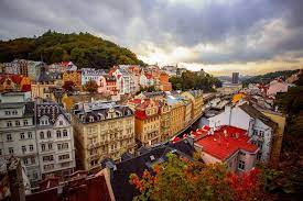 Český krumlov, τσεχία μπορεί το προφανές όνομα που θα σκεφτεί κανείς όταν ακούσει «παραμυθένια πόλη» να είναι η πράγα, αλλά η τσεχία κρύβει περισσότερα παραμύθια. Tsexia Den Einai Mono H Praga 5 Poleis Diamantia Poy 8a Sas Afhsoyn Afwnoys