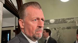 Ellis fires back at Nenshi wanting Smith to fire Calgary cabinet minister  to get seat