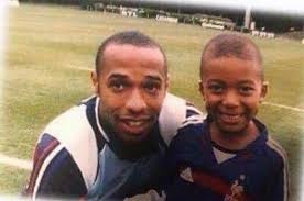 Kylian mbappe reveals paul pogba chat about 'special' marcus rashford. In 2005 Kylian Mbappe Had The Chance To Take A Picture With Thierry Henry A 1998 World Cup Winner For France 13 Years Later He Scored Two Goals Against Argentina To Qualify