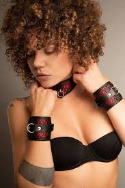 Puños de cuero BDSM incisión brazos