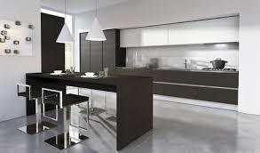 Una decoración de interiores fría y moderna, con ausencia de ventanales y luz natural y de diseño futurista. 4 Ideas Para Decorar Cocinas Modernas No Te Las Pierdas