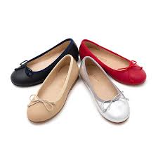 Les ballerines traversent les années, les saisons et restent indémodables. Ballerines Fille En Cuir Ballerines Ceremonie Pisamonas