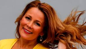 Luego puedo ser la cathy lady, la rockera y la hippie, depende de lo que quiera comunicar. Cathy Barriga Sorprende Con Disfraz De Superheroina De Marvel