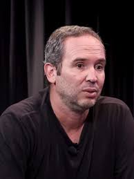 Caio Ribeiro lembra câncer e se emociona ao falar sobre apoio da mãe