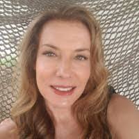 Joanne Popp's Instagram, Twitter & Facebook