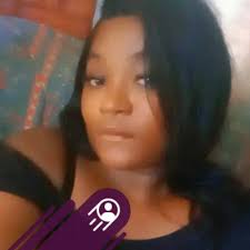 When Amanda Riggan met a woman in need during her delivery run, she took a  moment to offer a prayer. Now she's using the attention to support the  first responders in her