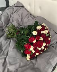 Visualizza altre idee su rose rosse, rose, rosso. Pin By Natali On Inne In 2021 Luxury Flowers Flowers Bouquet Beautiful Bouquet Of Flowers