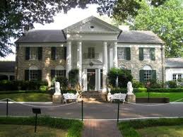 È il 16 agosto del 1977, esattamente 40 anni fa, quando elvis presley, il re del rock, viene trovato privo di sensi nella sua iconica casa di memphis, graceland, lasciando in lacrime milioni di fan. Casa Museo Di Elvis Presley Recensioni Su Graceland Memphis Tripadvisor