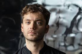 Lietuvos kameriniam orkestrui diriguos jaunasis britų talentas Jack Sheen