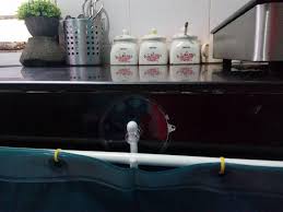 Kabinet dapur kayu menggunakan palet terpakai laman sesawang rujukan www.diymotive.com/ video channnel memasak. Gambar Dengan Modal Tak Sampai Rm50 Langsir Kabinet Dapur Ini Nampak Lebih Kemas Impiana