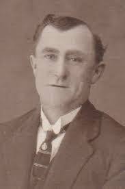 Edward Fechner's Instagram, Twitter & Facebook