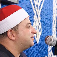 الفيديو المتداول الذي بحث عنه الكثير .. 🌷 قسيس يقبل يد الشيخ طه النعمانى  أثناء تلاوته لآيات القرآن الكريم 💛