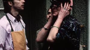 Ze všeho nejdříve se chtěl stát klaunem. Mutters Maske Regie Christoph Schlingensief Filmgalerie 451