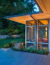 The crossover between a porch and a balcony just screams modern style. Modern Open Air Studio In Wellesley Ma Flavin Architects