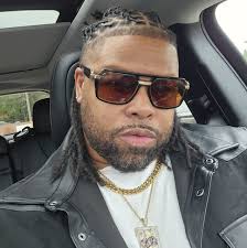 Jim Jones says he wants all the smoke. Who you got: Dipset or G-Unit?