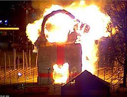 It is a giant version of a trad. Gavlebocken Brann Redan Pa Invigningsdagen