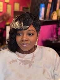 Book your next standard quick weave for the holidays❤️ 🎄 Stylezbylatefa.com