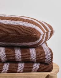 They are designed to add warmth and insulation. Structure Knit Toffee Brown Baumwollstrick Teppich Hemsing Teppich Hemsing