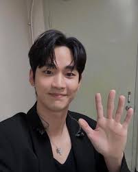 KIM SOO HYUN💛🧡