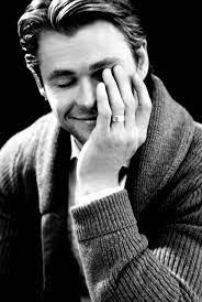 Love That He Proudly Wears His Wedding Ring She Is One Very Lucky Lady Hemsworth Chris Hemsworth Chris Hemsworth Thor