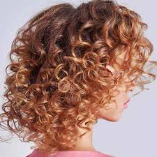 Ecco le tendenze tagli capelli ricci dettate dai parrucchieri famosi con immagini e idee a cui ispirarsi! Capelli Corti Ricci Tagli E Consigli Per Gestirli Al Meglio