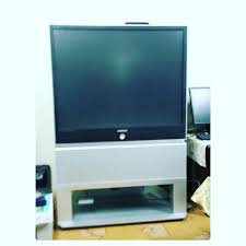 For Sale Tv Samsung 43 With Speaker Table In Good Condation Price 23 Bd للبيع تلفزيون ساسمنغ 43 مع طاولة بحالة Flatscreen Tv Electronic Products Tv